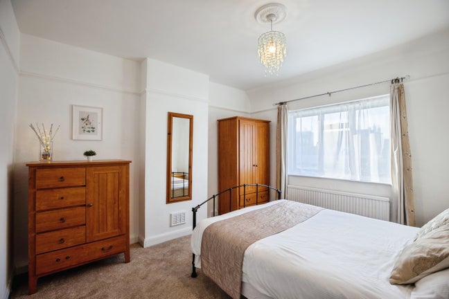 4 Double Beds with garden | 1 min Tooting Bec Tube Main Photo