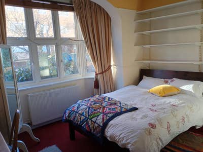 Large sunny room near 2 Streatham (zone 3)stations Main Photo