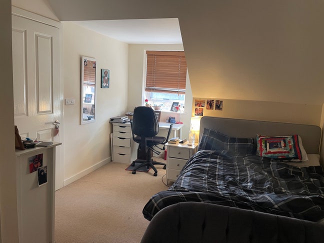 Large Room with Ensuite available in Cowley Main Photo