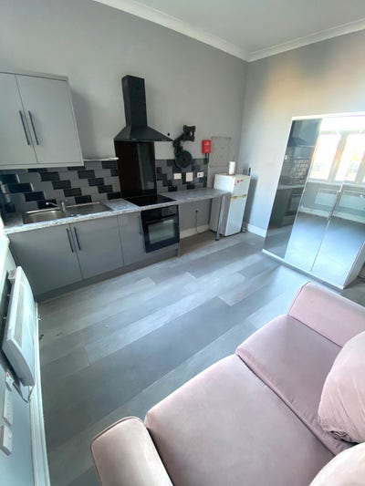 Studio Apartment - Lea Bridge Road, Leyton E10 Main Photo