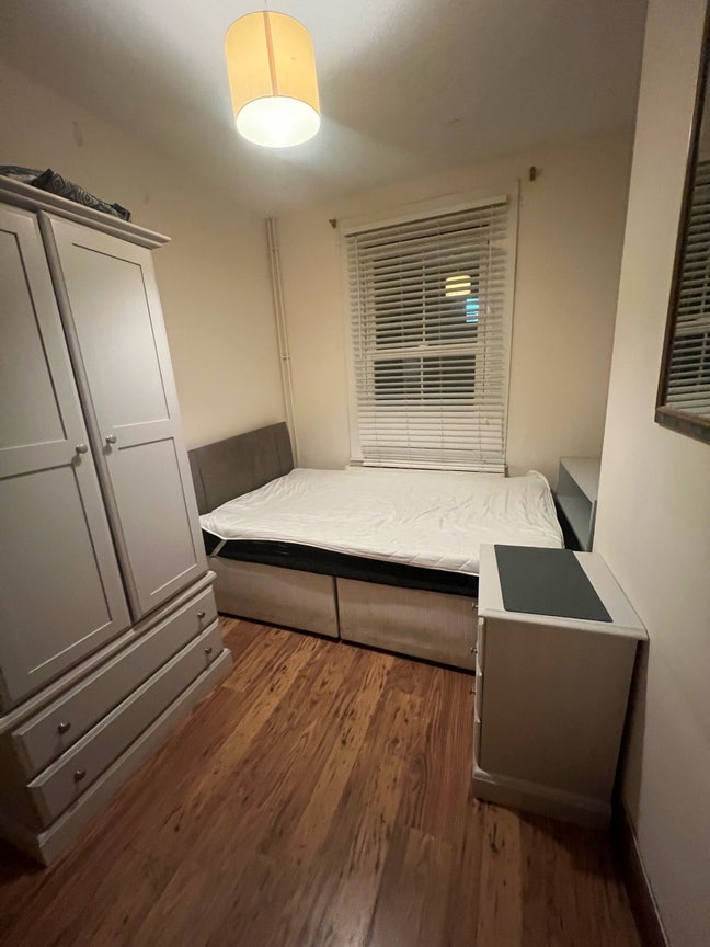 BN1 -  clse station   &pound;655 inc bills - 12th Jan Main Photo