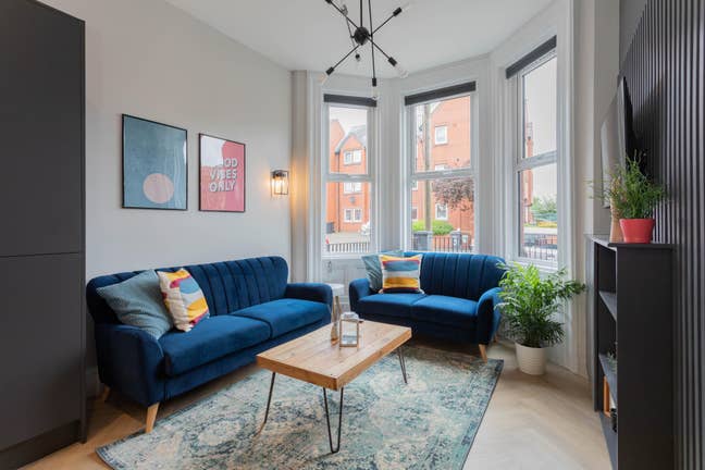 Unreal En-Suite Studio Room - All Bills Included!! Main Photo