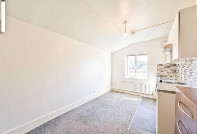 Bright Self-Contained Studio, West Hampstead Main Photo