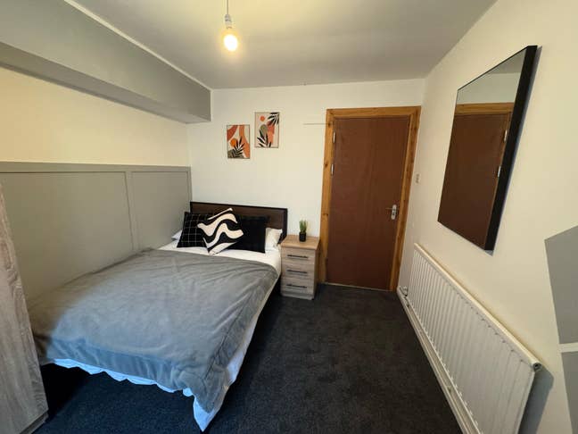 Room in City Centre. Only 1 Min Walk to Parc Tawe Main Photo