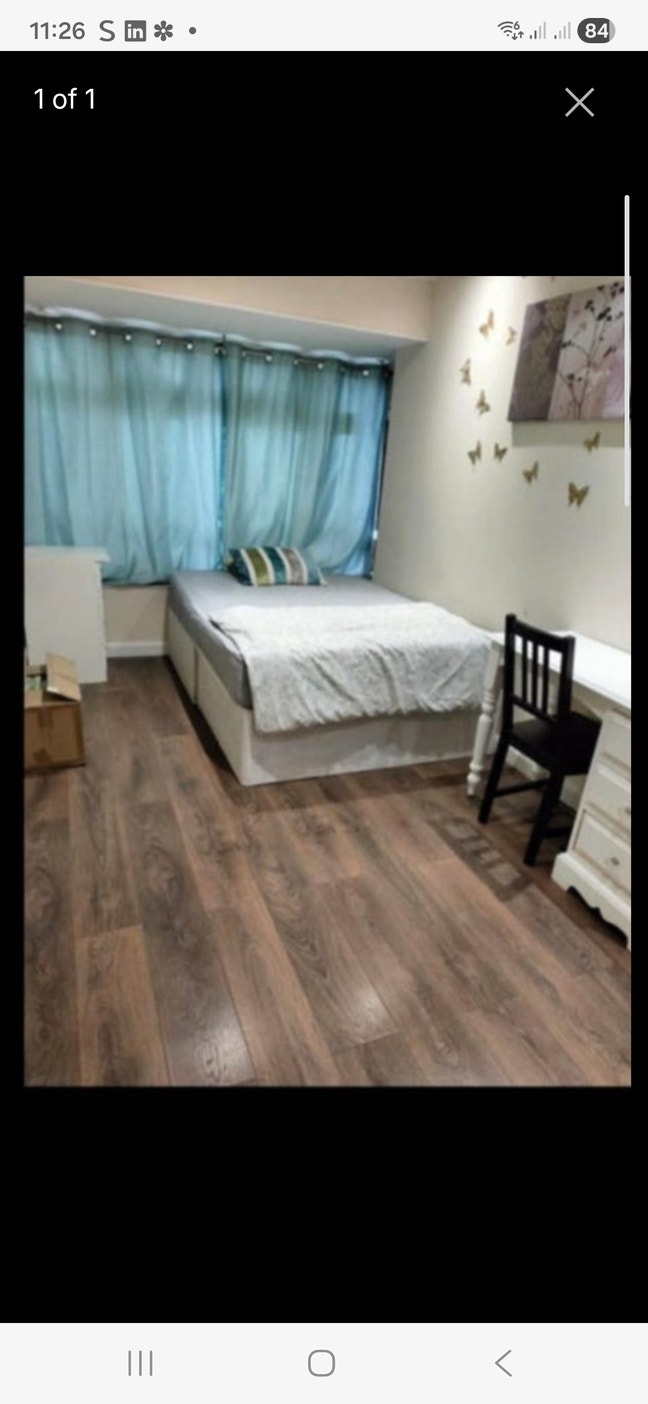 Spacious Room for single female Main Photo