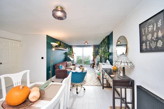 Stunning 2 Bed in Barking & Dagenham - Upney Main Photo