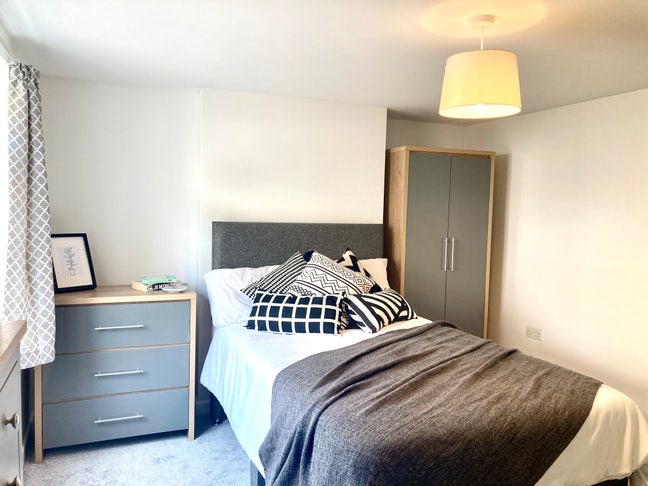 Don't Face the World Alone 👬 Join Snug  Main Photo