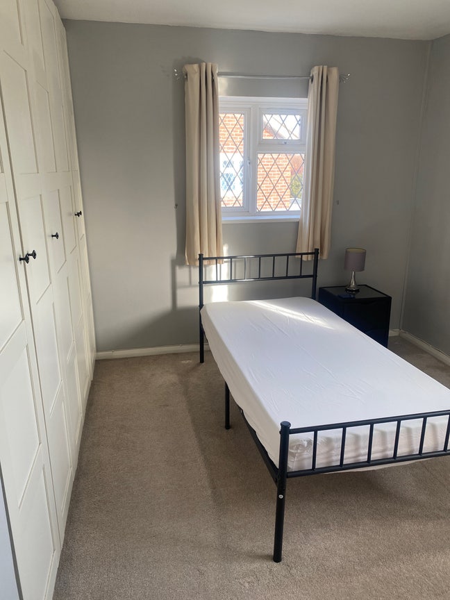 Lovely room. Large garden in a quiet area  Main Photo