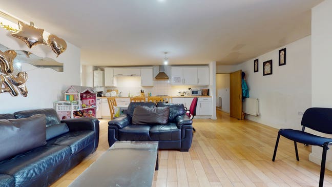- Spacious 2 Bed Flat with Garden in Walworth Main Photo
