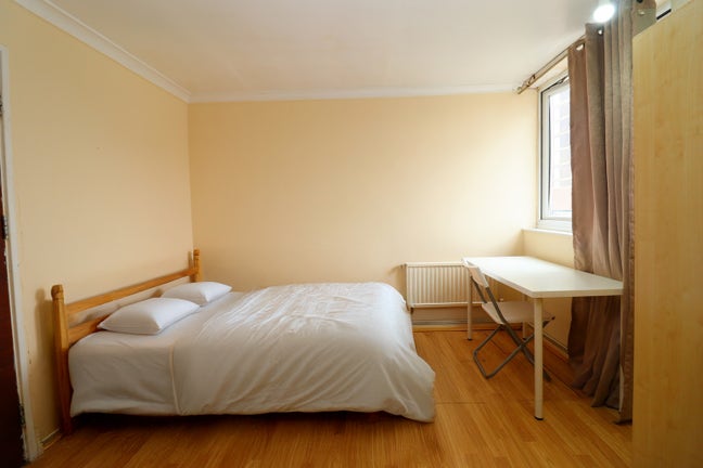 Double Room- Two Shared Bathroom & Garden Main Photo