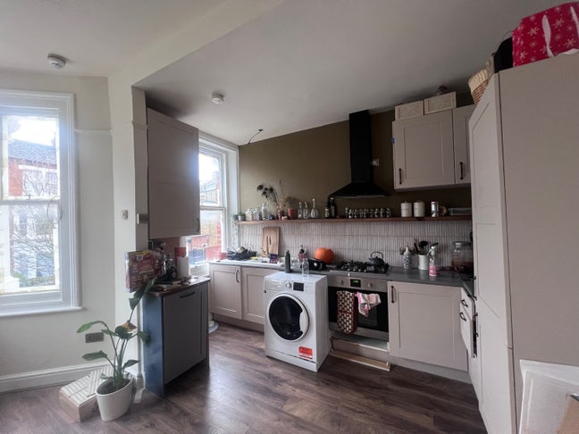 One bed flat in Kilburn  Main Photo