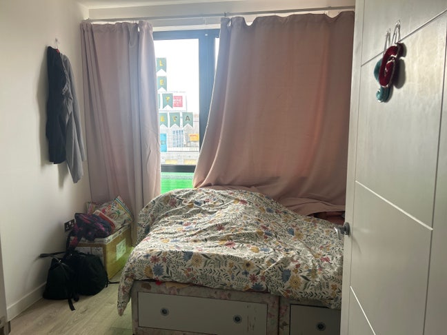 Sharing double room available  Main Photo