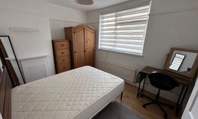 For rent nice double room for clean and tidy perso Main Photo