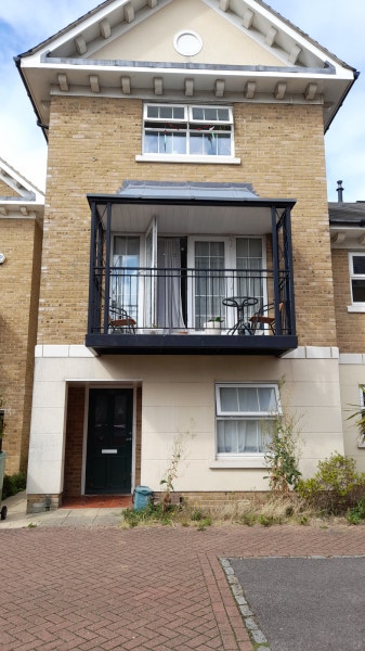 En-suite room available in 6 persons house share Main Photo