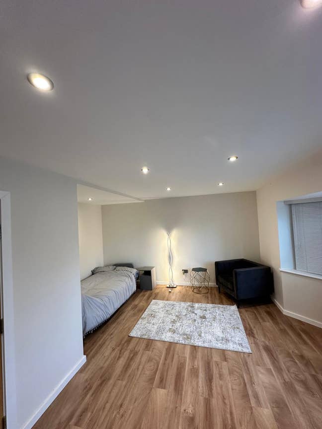 Very Large Double Room with own Toilet. Banstead,  Main Photo