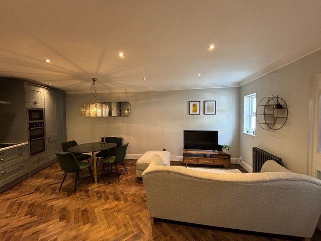 Modern 2-Bed Mews House in Maida Vale Main Photo