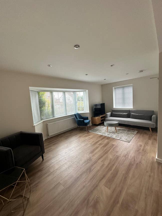 Very Large Double Room with own Toilet. Banstead,  Main Photo