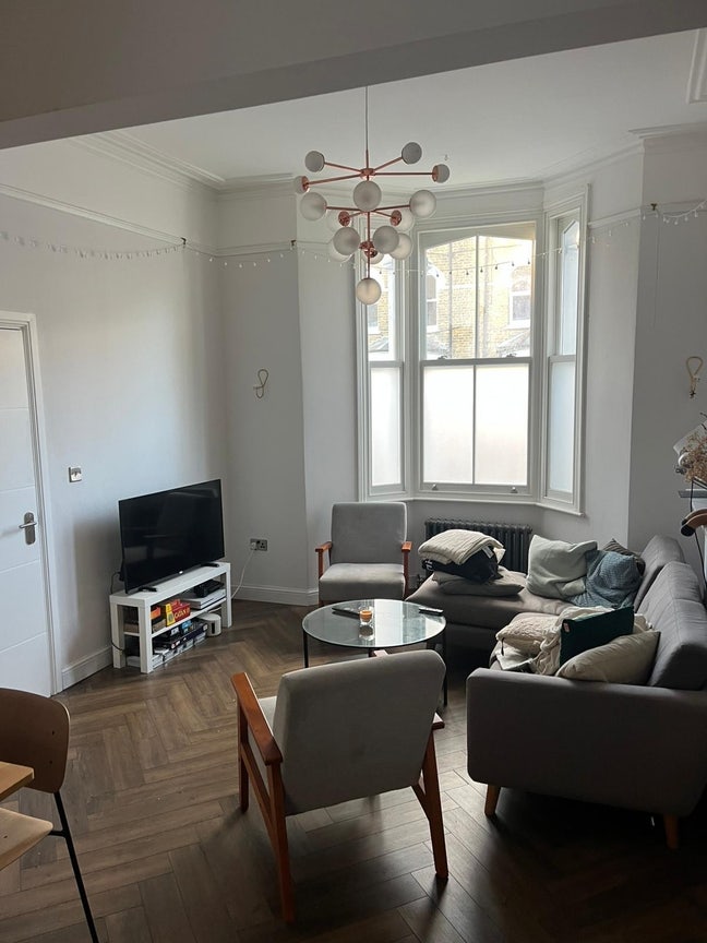 Room available in spacious Brixton house Main Photo