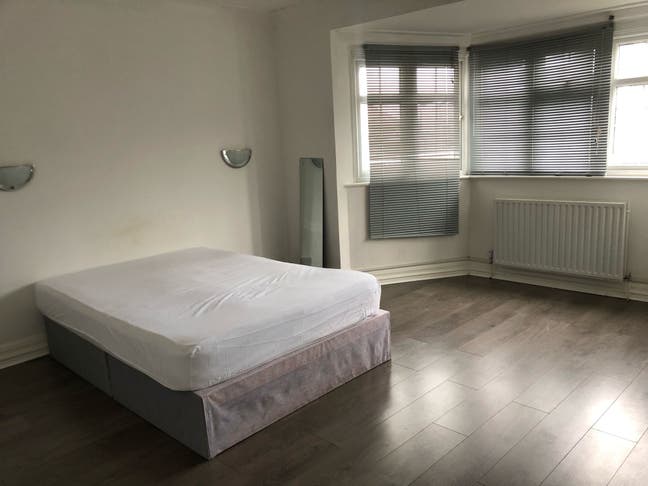 Hendon Central Lovely Furnished Ensuit 950pcm Main Photo
