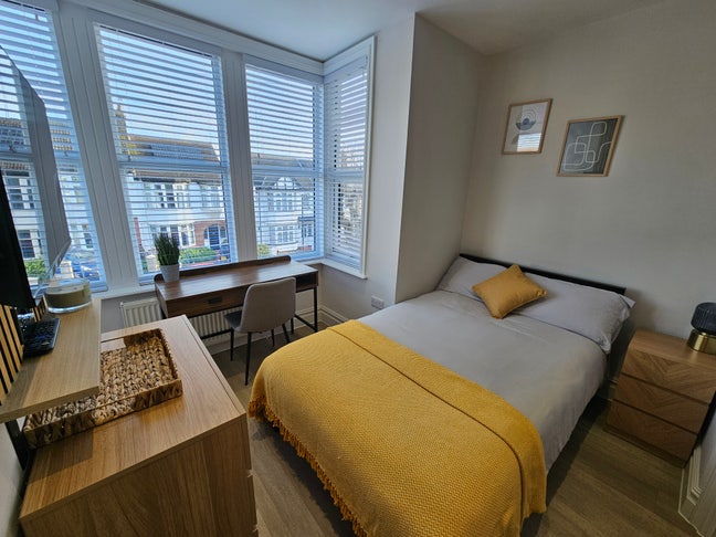  Double Room With Ensuite & Work Desk Main Photo