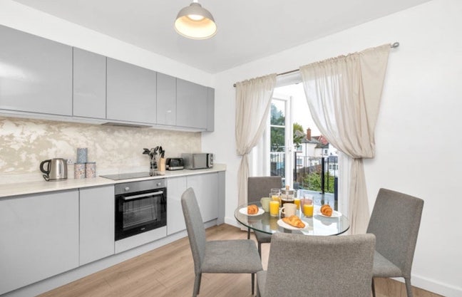 Single Ensuite Room Available  Main Photo