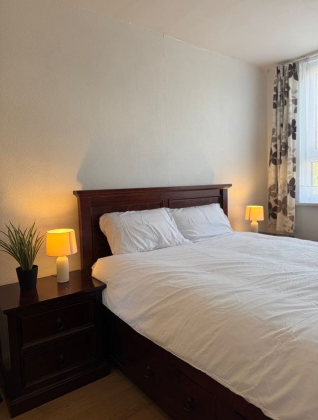 Amazing Double Bed!! 5 Mins from Seven Sister Stat Main Photo