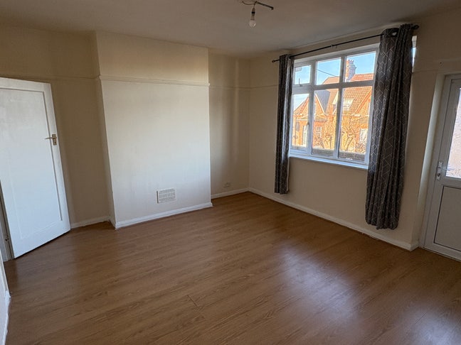 Large 2 Bedroom Flat with Balcony - Willesden Area Main Photo