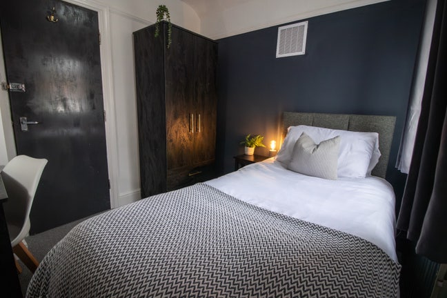 2 Bedrooms Available • Bills Inc • OX4 Main Photo