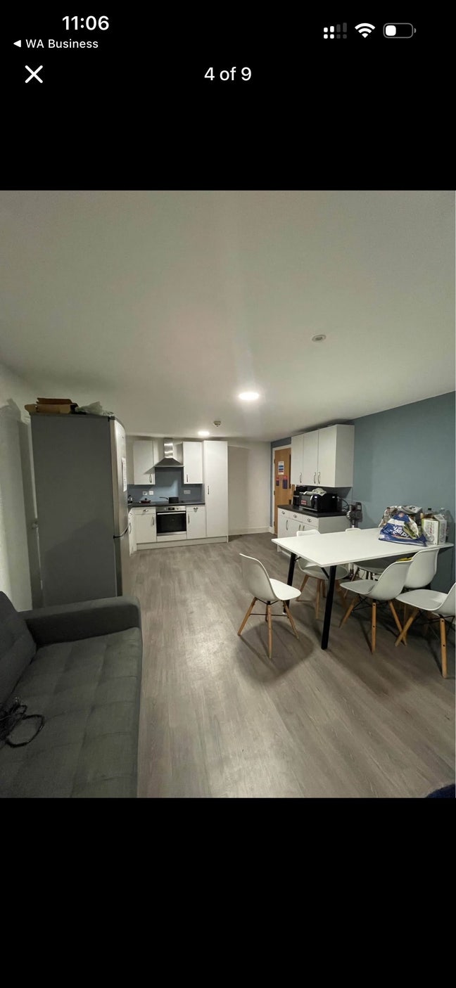 Ensuite room available for replacement  Main Photo