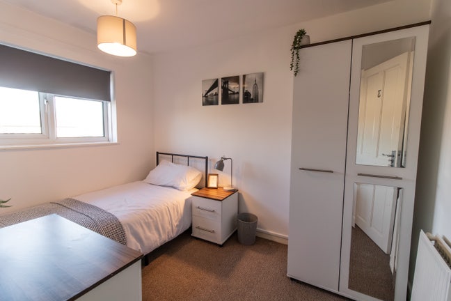 Bright Single Room • Bills Inc • Littlemore OX4 Main Photo