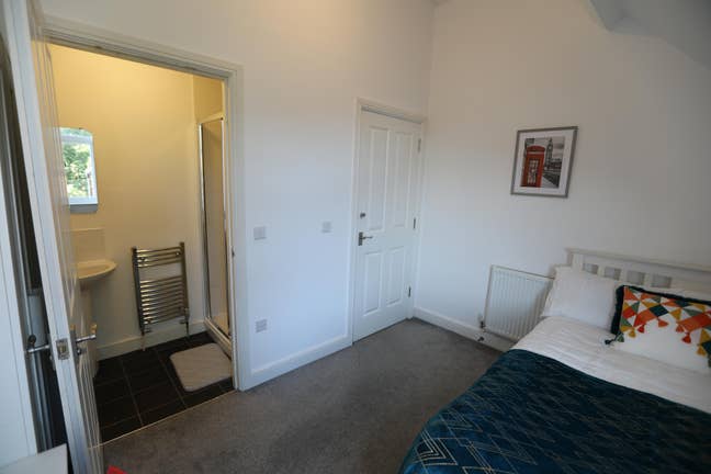 Modern En-Suite Rooms All Bills Included LE2  Main Photo