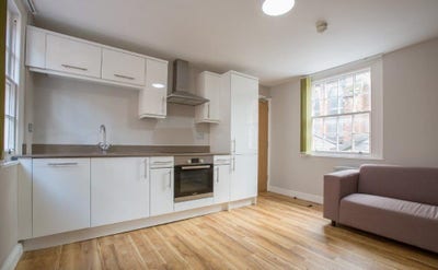 Modern en Suite room in Chester All bills included Main Photo