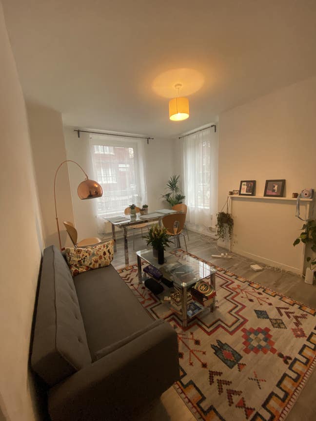 Room in Zone 1 (Takeover contract) - Central East Main Photo