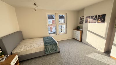 New Kitchen & Carpets | 4 Bed House Share Main Photo