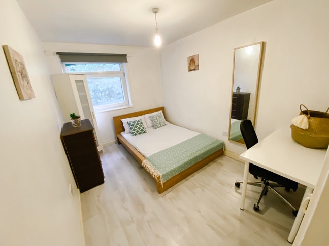 Room available near little Venice  Main Photo