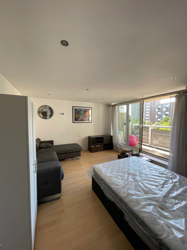 ✨DBL Room w. balcony | Female Flat in Wards Wharf Main Photo