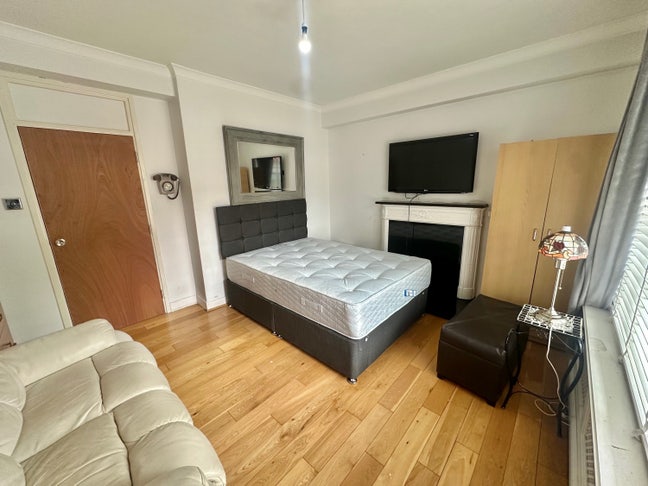 Room available in St. John’s wood  Main Photo
