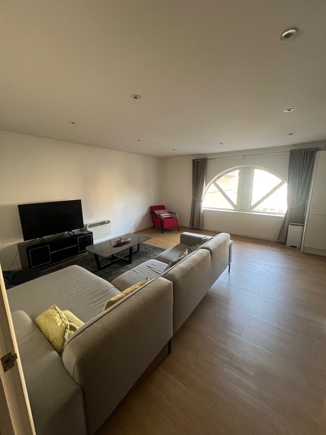 Room available in a 2 Bedroom Flat in Greenwich Main Photo