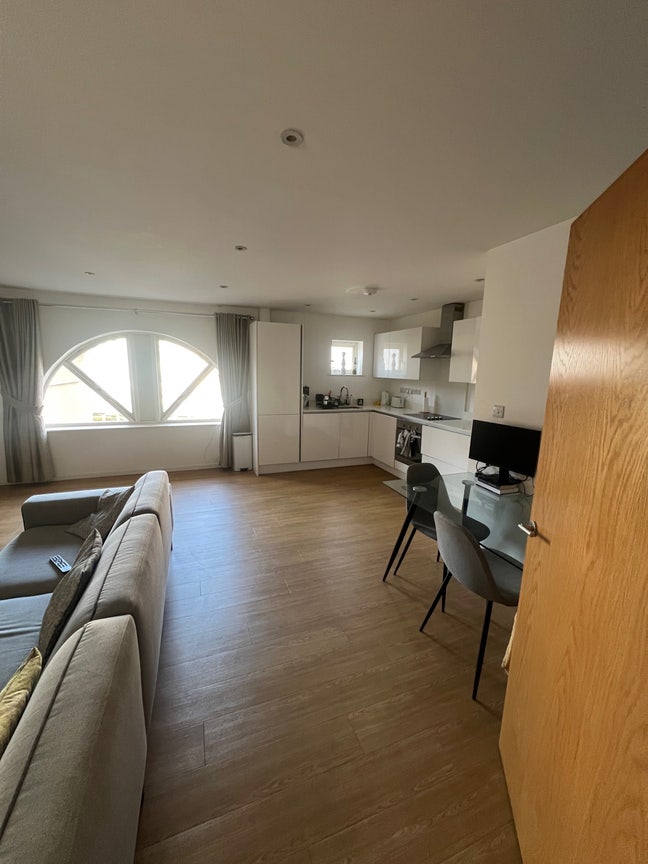 Room available in a 2 Bedroom Flat in Greenwich Main Photo