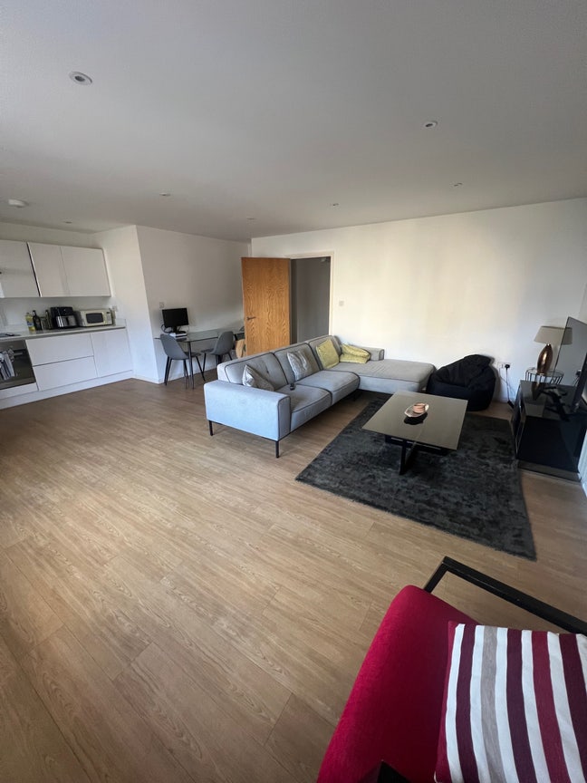 Room available in a 2 Bedroom Flat in Greenwich Main Photo