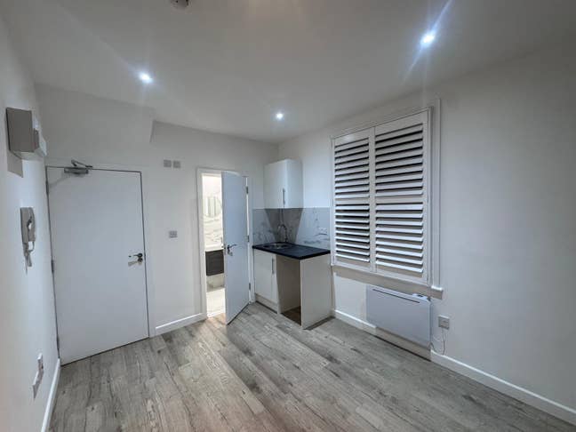 Studio Room Available – Westbury Road, KT3 Main Photo