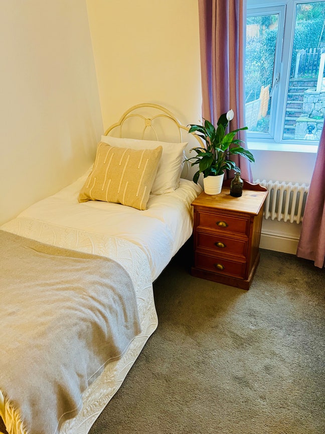 Super comfy room in a lovely home  Main Photo