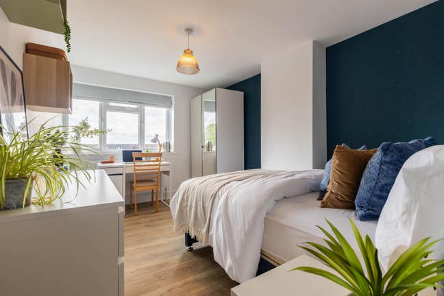 *Stylish, welcoming, all-professional house share* Main Photo