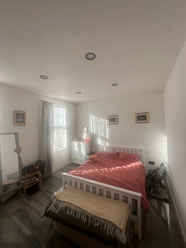 Huge Double Room in Stratford! Main Photo