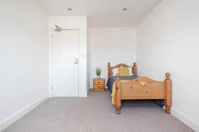 Professional Shared House Main Photo