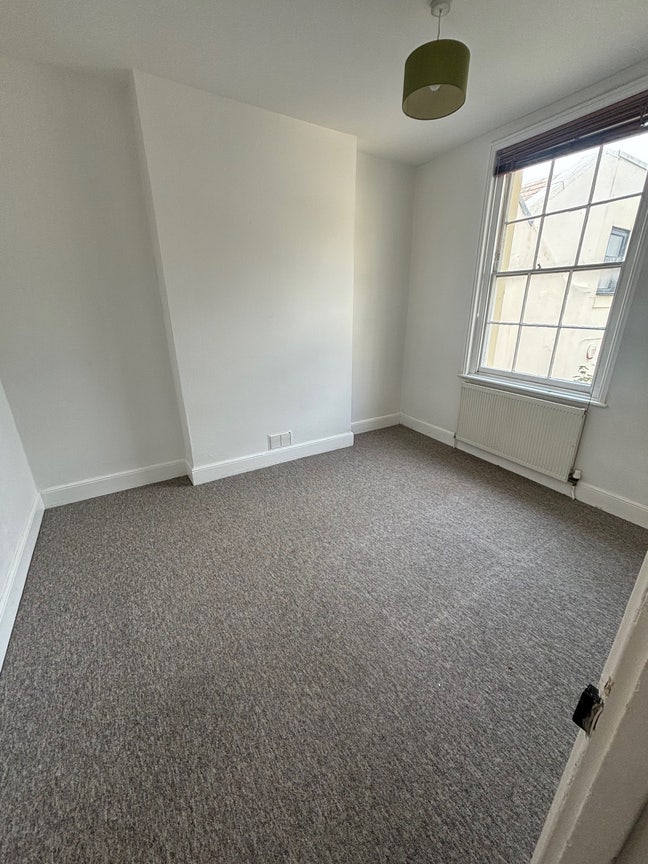 Double bedroom in friendly & creative house! Main Photo