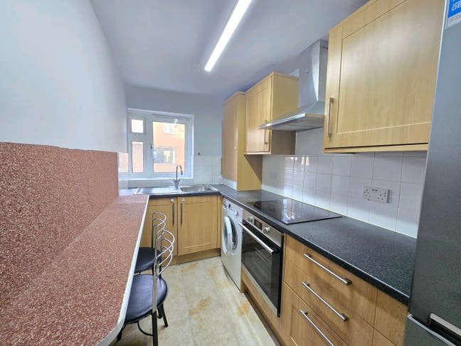 Spacious one double bedroom flat cls to Hendon C  Main Photo