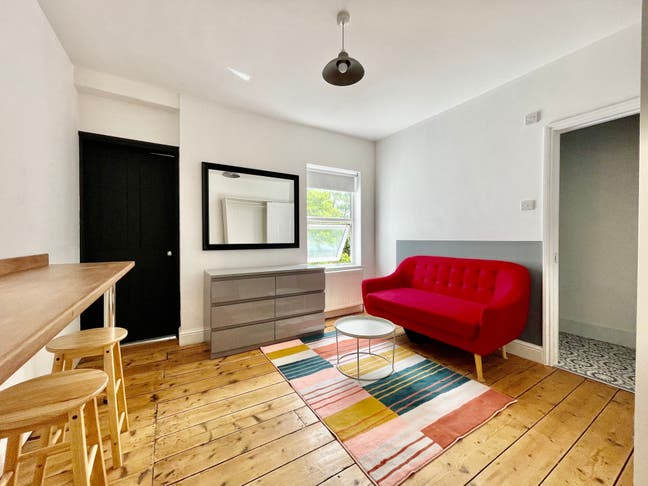 Studio with Ensuite and Lounge - NR1 - (4R-JG) Main Photo