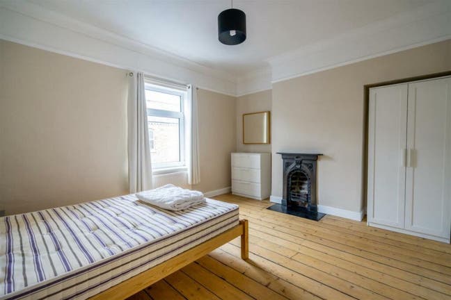 Frances Street - Large room in 2 bed house Main Photo