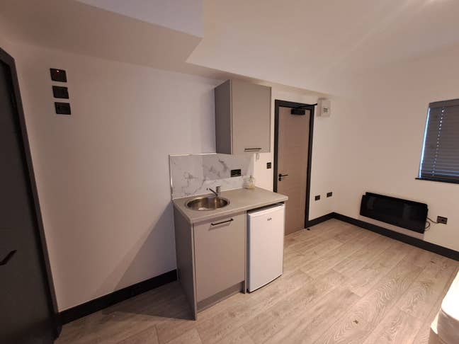 Studio Room Available – Cotterill Road, Surbiton K Main Photo